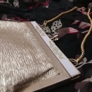 🇨🇦 Vintage Gold Lamé Handbag with Cherry Blossom (Sakura) Detail